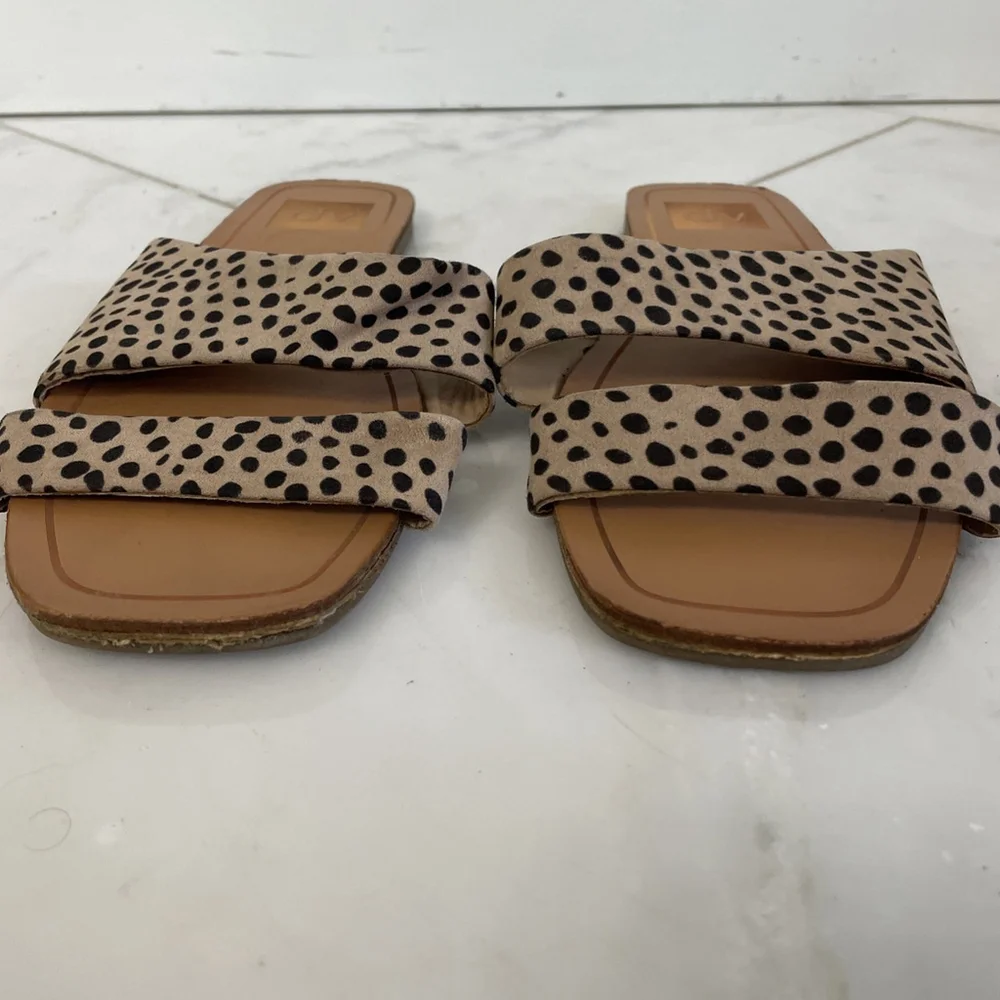 DV Dolce Vita Women's 7.5 Leopard Print Flat Strappy Sandals Good Condition - Picture 4 of 6